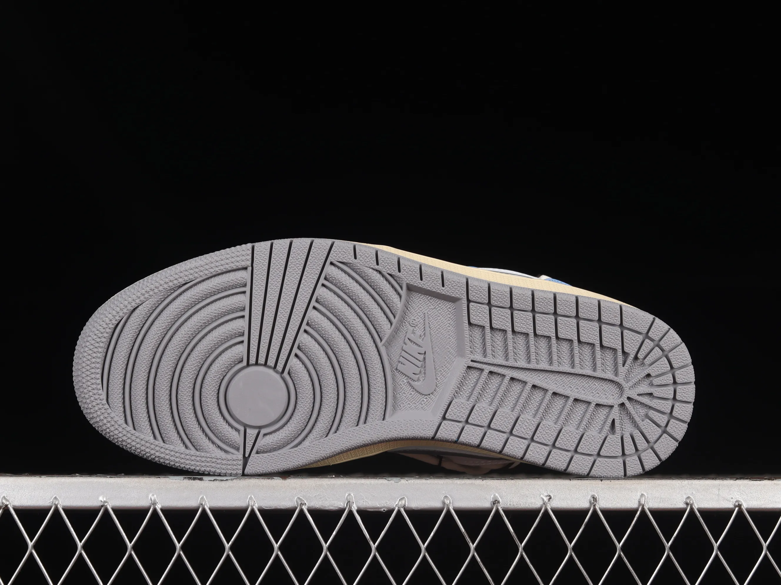 All categories Air Jordan Jordan series basketball shoes Air Jordan 1 Low Z version Air Jordan 1 Low AJ1 Joe 1 customized version strap deconstruction sports culture basketball shoes 553558-053